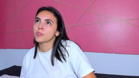 Snapshot of scarlett_skinny02 chatting on 12-19-25, 08:10 Isabella online show from 12-19-25, 08:10