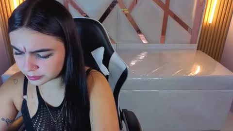 Snapshot of scarlett_smith_tp chatting on 10-05-25, 12:47 Scarlett online show from 10-05-25, 12:47