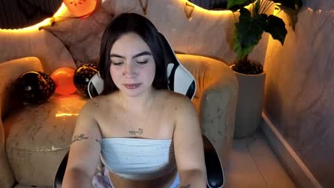 Snapshot of scarlett_smith_tp chatting on 10-14-25, 12:50 Scarlett online show from 10-14-25, 12:50