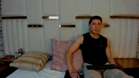 Snapshot of scarlettandlucas chatting on 01-15-26, 08:23 Scarlett and Lucas online show from 01-15-26, 08:23