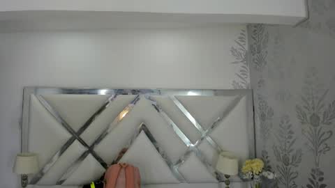 Snapshot of scarlettcortes chatting on 04-10-26, 12:21 Your Dream online show from 04-10-26, 12:21