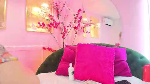 SCARLETTE online show from 02-18-26, 07:43