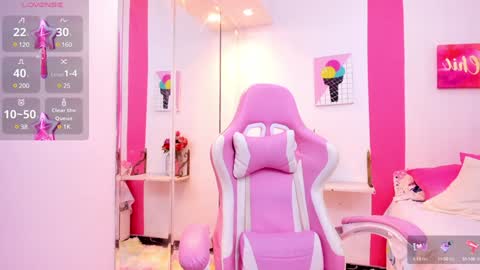 Snapshot of scarlette_15 chatting on 12-27-24, 10:01 Scarlette online show from 12-27-24, 10:01