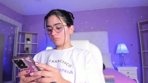 Snapshot of scarlette_15 chatting on 09-25-25, 03:32 Scarlette online show from 09-25-25, 03:32