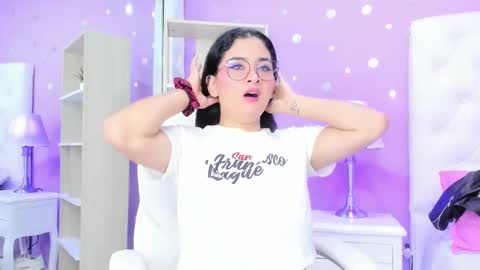 Snapshot of scarlette_15 chatting on 11-26-25, 03:18 Scarlette online show from 11-26-25, 03:18