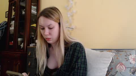 Snapshot of scarlettford chatting on 12-28-24, 12:45 Scarlett online show from 12-28-24, 12:45