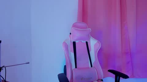 Snapshot of scarlettqueen56 chatting on 12-30-24, 04:20 chloe online show from 12-30-24, 04:20