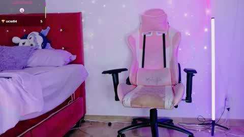 Snapshot of scarlettqueen56 chatting on 11-19-25, 05:29 chloe online show from 11-19-25, 05:29