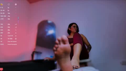 Snapshot of scarlettredsins chatting on 02-16-26, 06:15 Danna online show from 02-16-26, 06:15