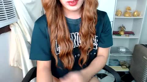 Snapshot of scarletxxxx chatting on 12-02-24, 01:14 Queen Scarlet online show from 12-02-24, 01:14