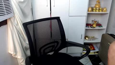 Snapshot of scarletxxxx chatting on 12-20-24, 02:52 Queen Scarlet online show from 12-20-24, 02:52