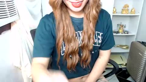 Snapshot of scarletxxxx chatting on 01-04-25, 10:49 Queen Scarlet online show from 01-04-25, 10:49