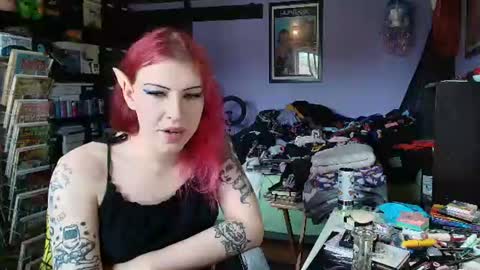 Sarah Bones online show from 06-25-26, 06:34