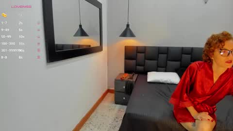 Snapshot of sccarlett_johnnson chatting on 02-12-25, 01:30 Ines online show from 02-12-25, 01:30