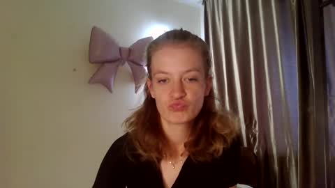 Elsa online show from 07-21-26, 10:39