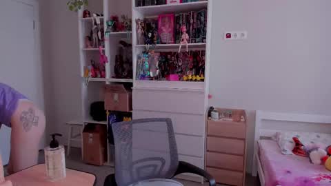 Snapshot of school_love chatting on 11-15-25, 07:27 Rina online show from 11-15-25, 07:27