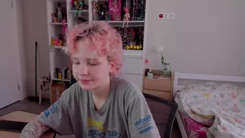 Snapshot of school_love chatting on 11-26-25, 07:31 Rina online show from 11-26-25, 07:31