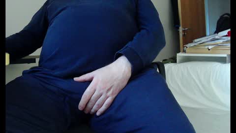 Snapshot of schwanz2023 chatting on 12-18-24, 01:23 Mick online show from 12-18-24, 01:23