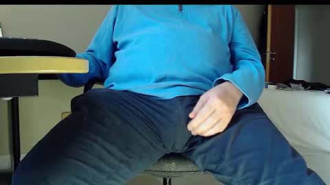 Snapshot of schwanz2023 chatting on 10-16-25, 12:17 Mick online show from 10-16-25, 12:17