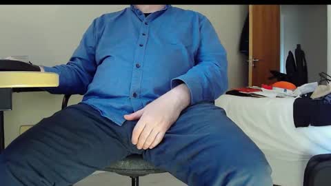 Snapshot of schwanz2023 chatting on 12-17-25, 01:39 Mick online show from 12-17-25, 01:39