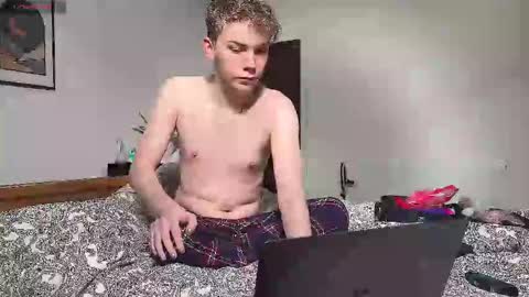 Snapshot of scottish_twink01 chatting on 02-12-25, 04:44 danny online show from 02-12-25, 04:44