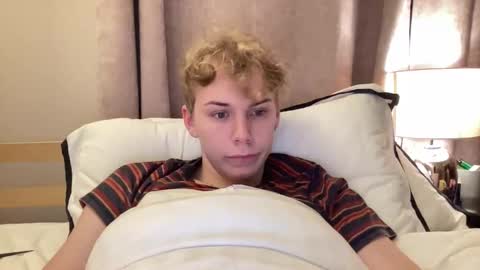 Snapshot of scottish_twink01 chatting on 09-10-25, 10:43 danny online show from 09-10-25, 10:43