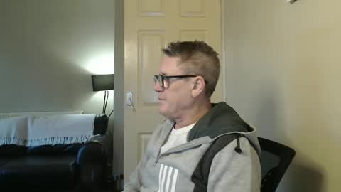 Snapshot of scottsman214 chatting on 01-01-25, 02:42 James online show from 01-01-25, 02:42