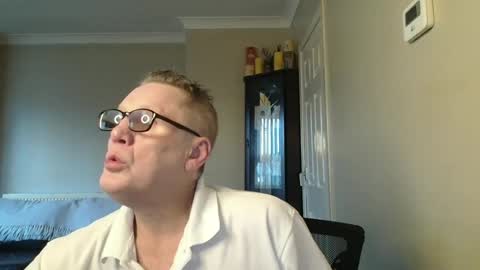 Snapshot of scottsman214 chatting on 02-28-25, 05:15 James online show from 02-28-25, 05:15