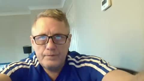 Snapshot of scottsman214 chatting on 03-09-25, 03:38 James online show from 03-09-25, 03:38