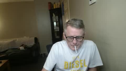 Snapshot of scottsman214 chatting on 09-27-25, 06:35 James online show from 09-27-25, 06:35