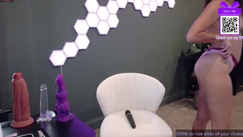 Scout has fun online show from 10-15-25, 01:33