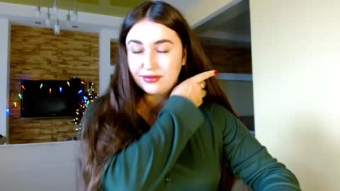 Elizabeth  online show from 12-14-25, 09:36