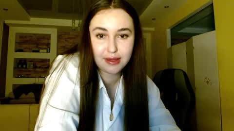 Elizabeth  online show from 04-15-26, 06:37