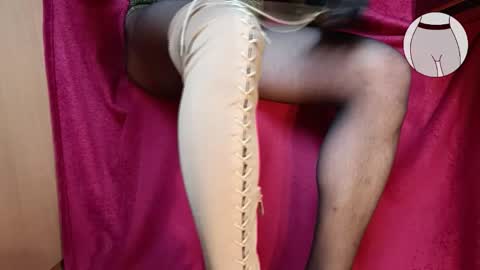 Snapshot of seamlessly chatting on 12-15-24, 01:54 seamlessly online show from 12-15-24, 01:54