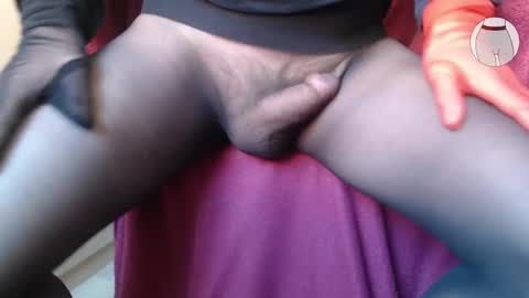 Snapshot of seamlessly chatting on 02-18-25, 12:17 seamlessly online show from 02-18-25, 12:17