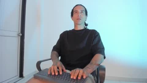 Snapshot of sean_royal chatting on 01-06-26, 12:09 online show from 01-06-26, 12:09