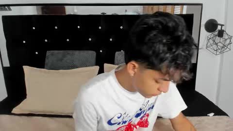 Sebastian Alvarez online show from 10-21-25, 02:07