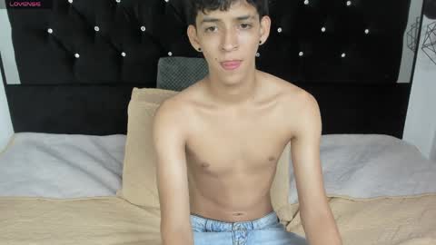 Snapshot of sebas_cat chatting on 05-10-26, 01:44 Sebastian Alvarez online show from 05-10-26, 01:44