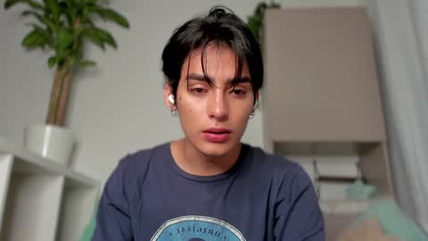 Snapshot of sebas_rosse chatting on 01-29-25, 05:19 sebastian online show from 01-29-25, 05:19