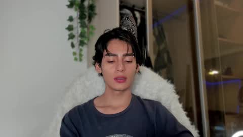 Snapshot of sebas_rosse chatting on 03-08-25, 02:01 sebastian online show from 03-08-25, 02:01