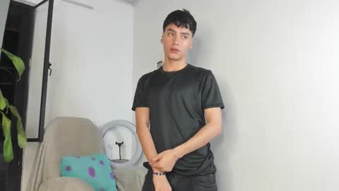 Snapshot of sebas_rosse chatting on 10-19-25, 12:44 sebastian online show from 10-19-25, 12:44