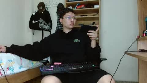 Snapshot of sebasslops chatting on 02-14-25, 01:02 Sebas online show from 02-14-25, 01:02