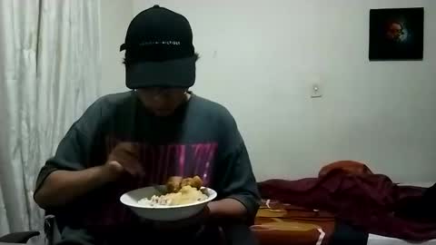 Snapshot of sebasslops chatting on 10-27-25, 12:15 Sebas online show from 10-27-25, 12:15