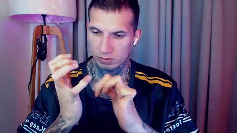 Snapshot of sebastian_muss chatting on 10-28-25, 01:53 Sebastian online show from 10-28-25, 01:53