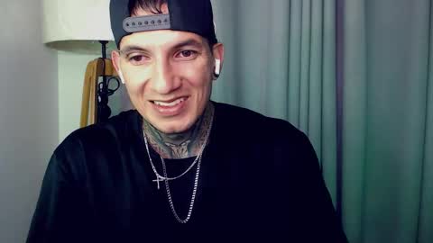 Snapshot of sebastian_muss chatting on 11-30-25, 01:04 Sebastian online show from 11-30-25, 01:04