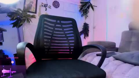     .  INDEPENDENT MODEL online show from 02-01-26, 01:42