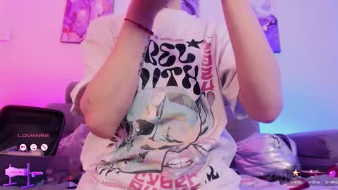     .  INDEPENDENT MODEL online show from 02-21-26, 01:01