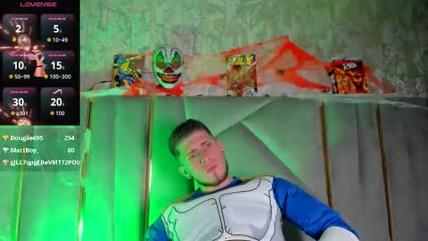 Snapshot of sebastianmaximoff chatting on 10-31-25, 09:05 Sebastian online show from 10-31-25, 09:05