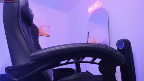 Snapshot of sebastianortizm chatting on 12-28-24, 11:26 Lucian Sinclair online show from 12-28-24, 11:26