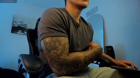 Snapshot of sebastianortizm chatting on 01-17-25, 12:10 Lucian Sinclair online show from 01-17-25, 12:10